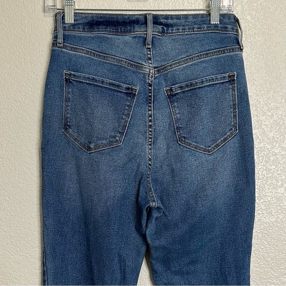 Old Navy Higher High-Rise Flare Medium Wash Mary Kate Jeans, Size 4 - Picture 6 of 10